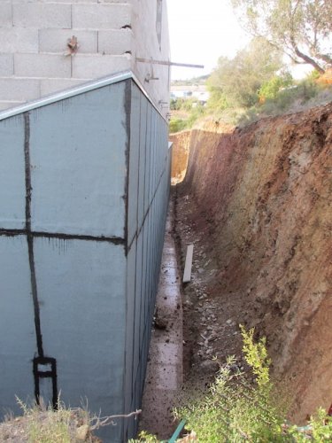 Travaux d'étanchéité, arrière du bâtiment